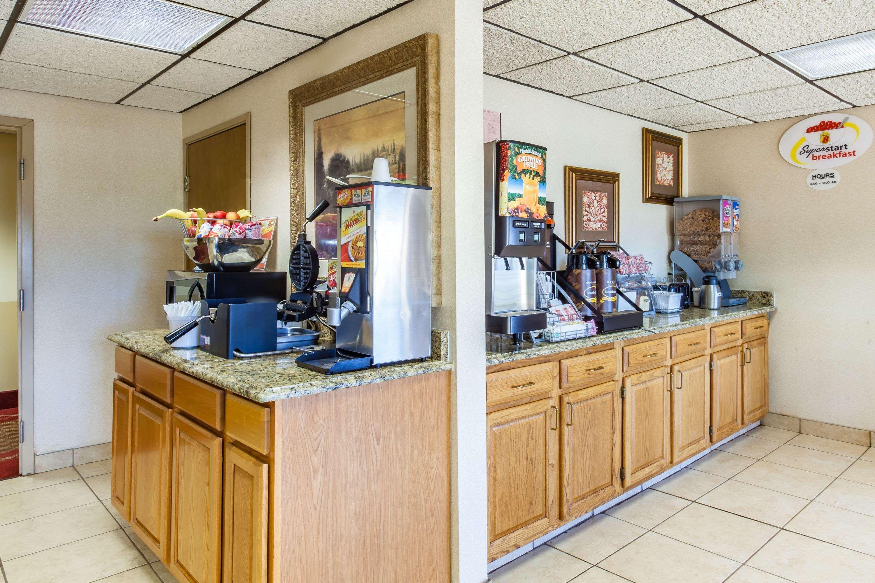 Super 8 By Wyndham Morristown/South Hotel Екстериор снимка